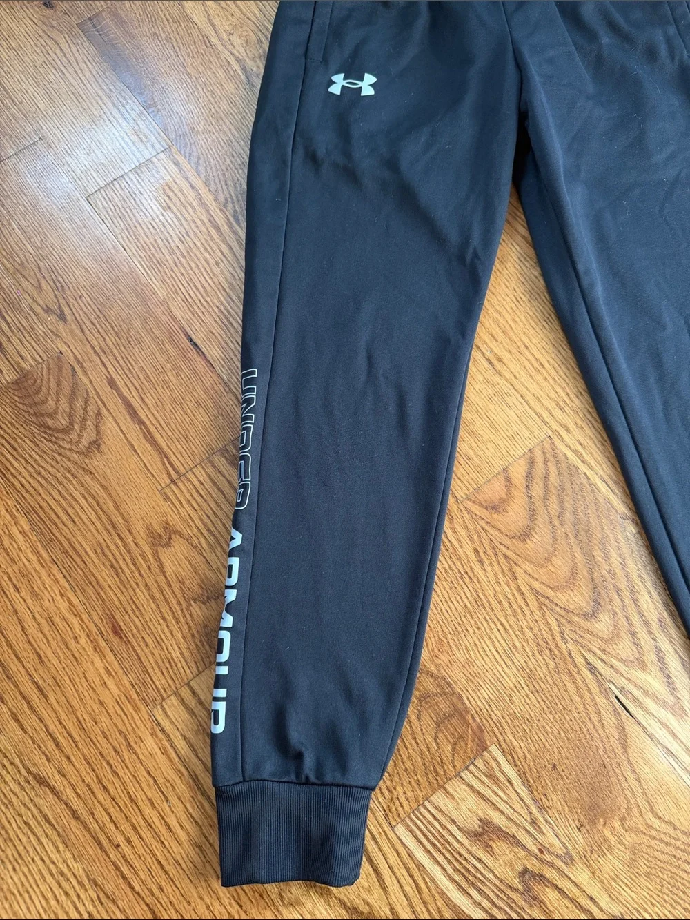 Boy’s Under Armour Joggers. Size Small. Like New Condition.